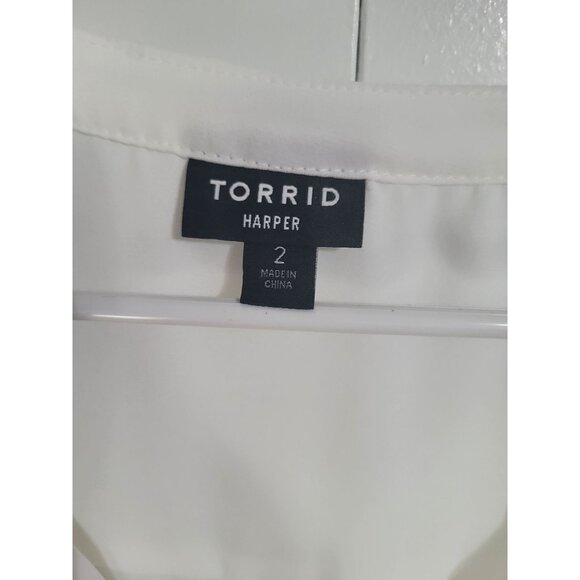TORRID Women's SZ 2 Harper Georgette Roll Tab Blouse White Flowy Minimalist - Picture 3 of 8